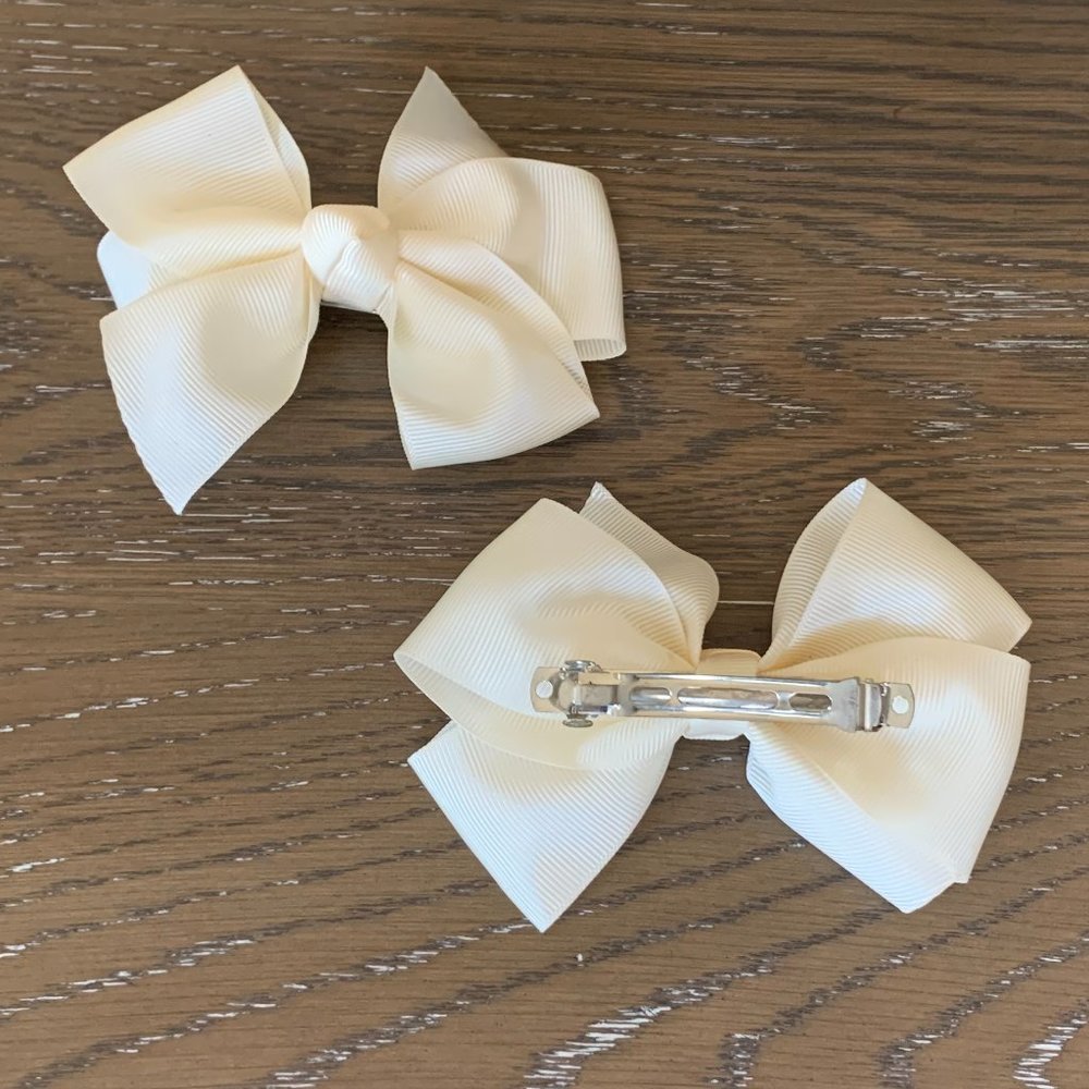 Cream Bows - Picture 2 of 2